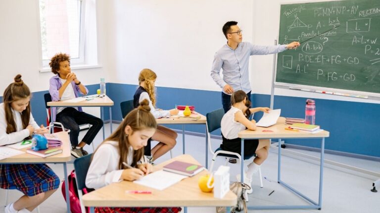 Bir Öğretmenin Hangi Okulda Görev Yaptığını Nasıl Öğrenebilirim?