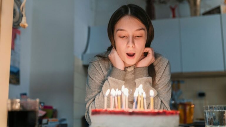 Sakin Olun Bugün Benim Doğum Günüm Sözleri