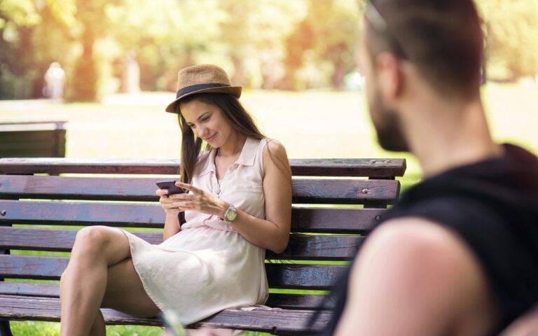 Bir Erkeğin Senden Hoşlandığını Nasıl Anlarsın?