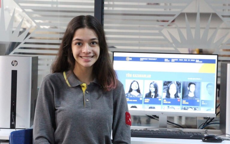 Gül Karen Aça Makale PDF – Gül Karen Kimdir?